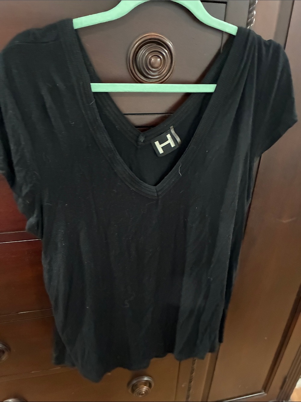 H by bordeaux V-Neck Short Sleeve Tee